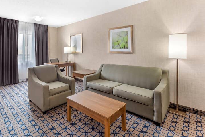 Room 53 of 80