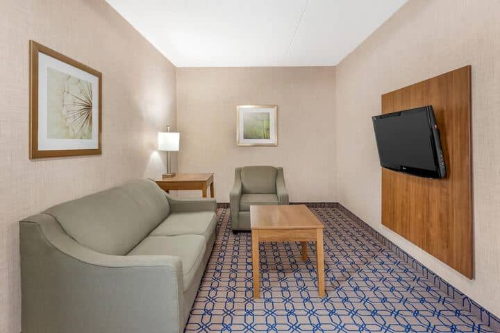 Room 41 of 80