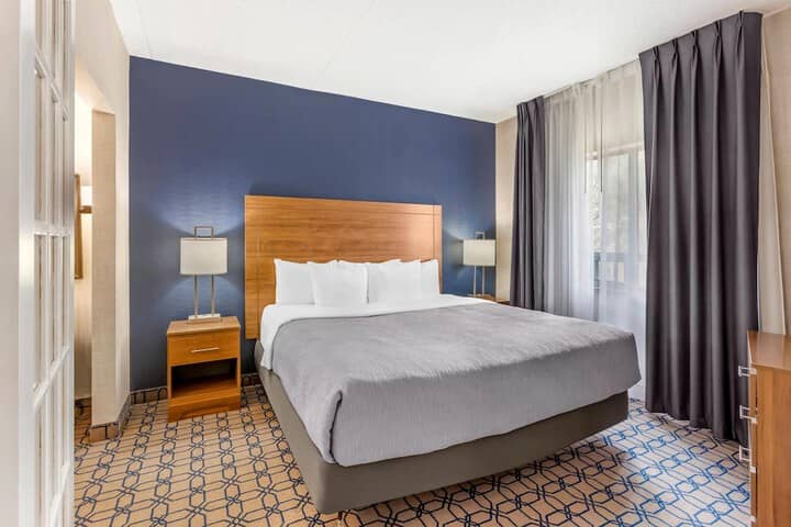 Room 54 of 80