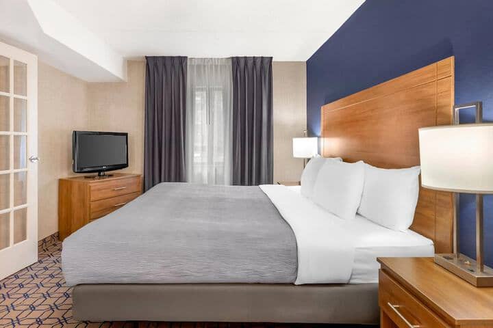 Room 48 of 80