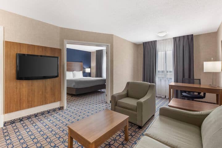 Room 52 of 80